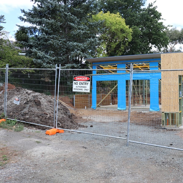 do you deliver and set up temporary fencing and what's the price for these services in Lynden